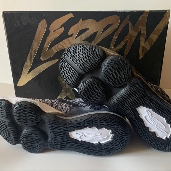 Nike LeBron XVII Oreo, Men's Size 9.5, BQ3177 002, NEW WITH BOX! - Picture 6 of 11